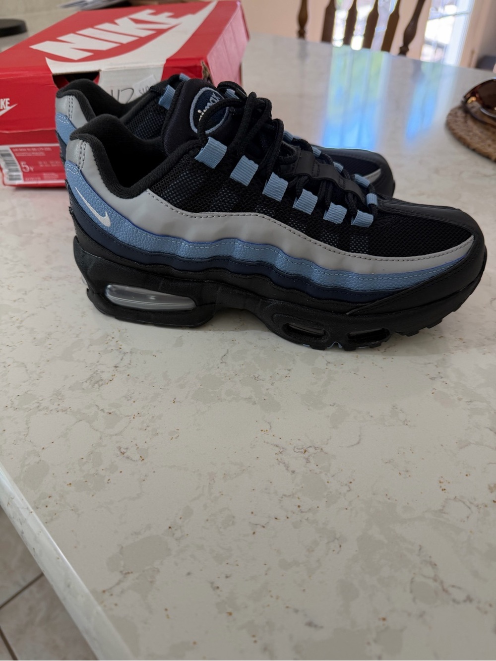 Nike AirMax Youth 5 Black,Blue, Gray New Box Damage